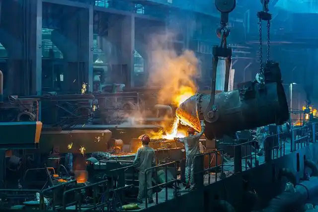 鋼鐵行業(yè)是全球工業(yè)體系中的重要支柱之一,其產(chǎn)品廣泛應(yīng)用于基礎(chǔ)設(shè)施建設(shè)、機(jī)械制造、汽車工業(yè)等領(lǐng)域。隨著全球工業(yè)化進(jìn)程的不斷深入,鋼鐵行業(yè)呈現(xiàn)出國際化競爭格局。在眾多鋼鐵制造企業(yè)中,有6家公司以其出色的經(jīng)營業(yè)績和強(qiáng)大的市場地位脫穎而出,成為了世界鋼鐵制造業(yè)的領(lǐng)軍企業(yè)。